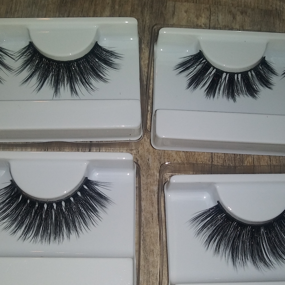 Lashes - Picture 3 of 5